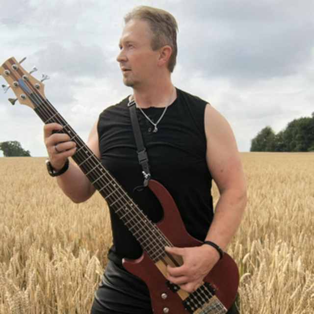View Bassist und Sänger aus Koel