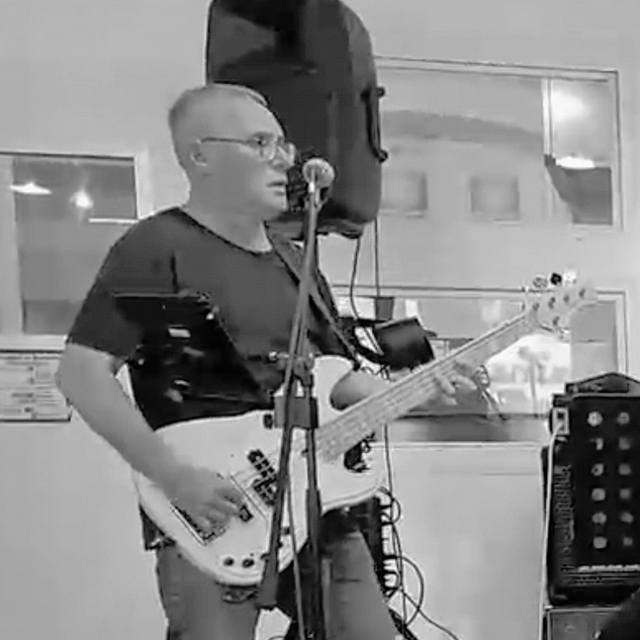 Andreas (Bass)