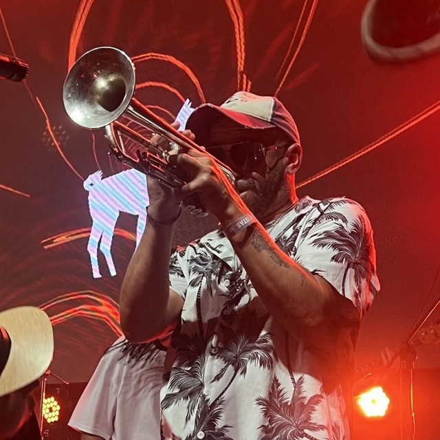 View monkeymantrumpet