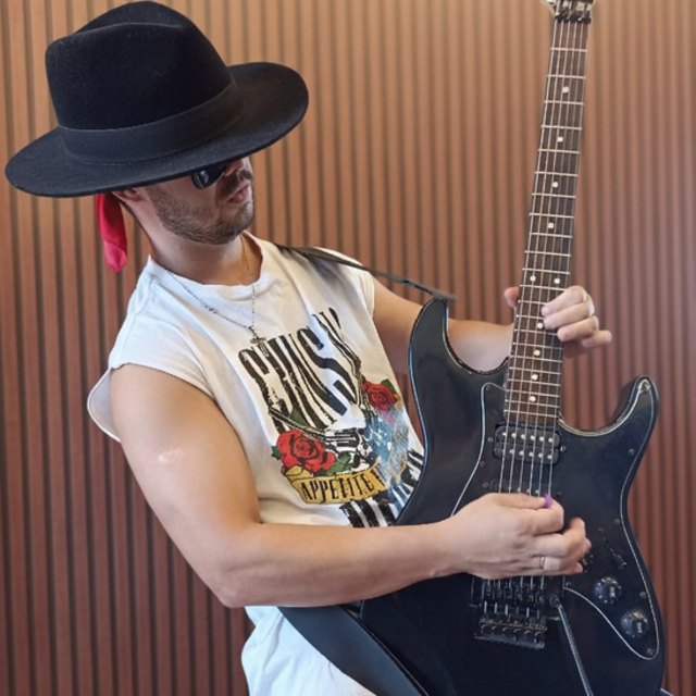 View Vinni Rockstiff