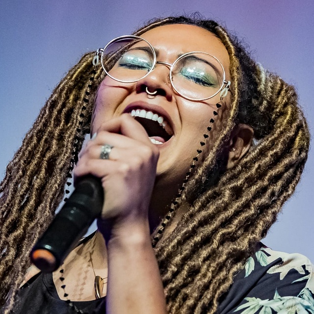 View Andréa Andrade