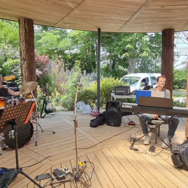 View Mondésir Jazz Band