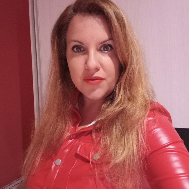 View Bela cantante