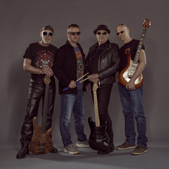 View Charlie Brown’s Parents