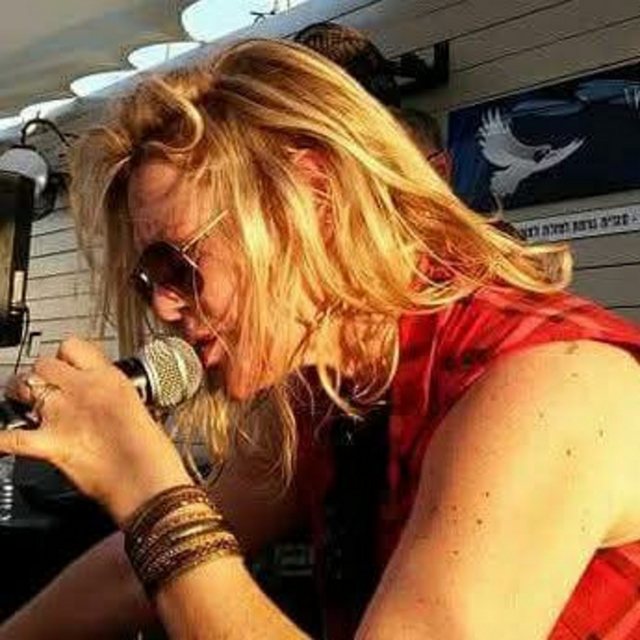 View חני ברמנסקי