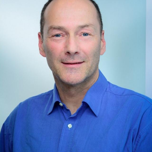 נוֹף Oliver Petrovski