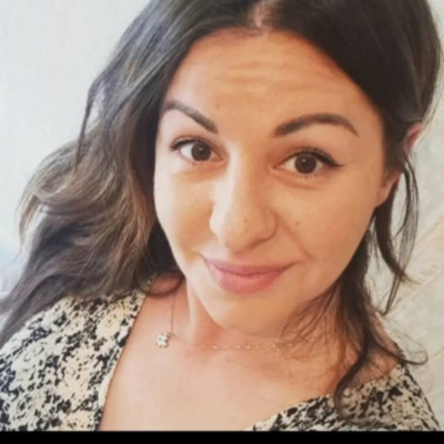 View Ivana Estrella