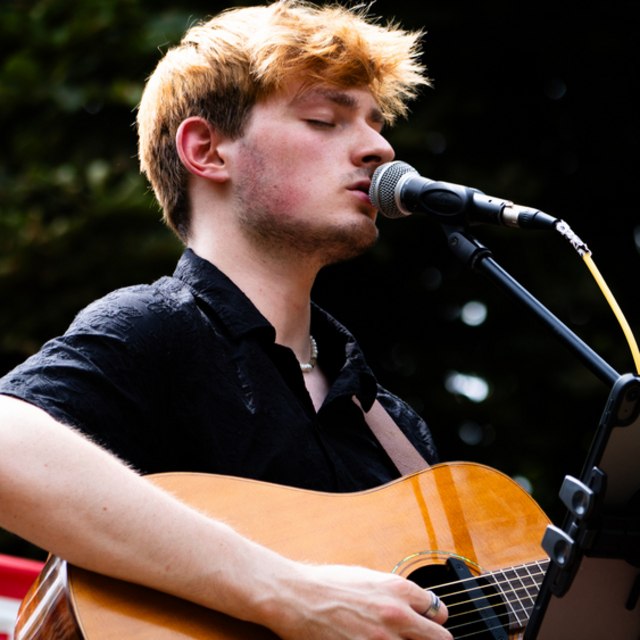 נוֹף Noah Burgert