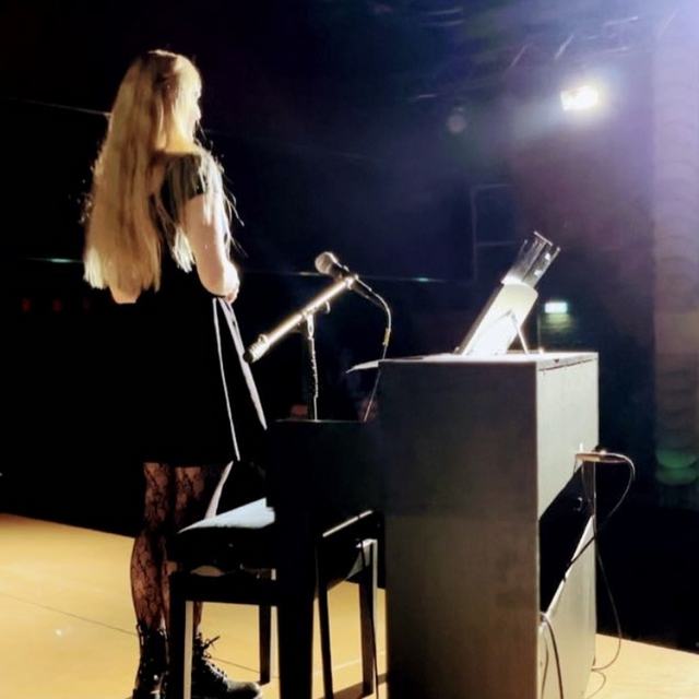 נוֹף sarah-laureen379550