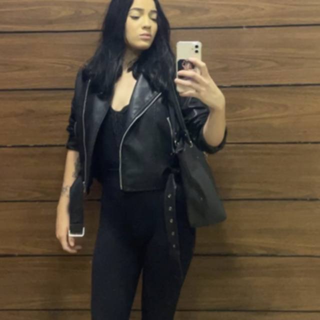 View larissafalconieri