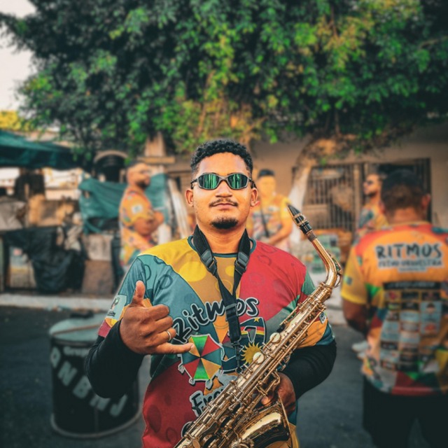 View ivaldo_sax