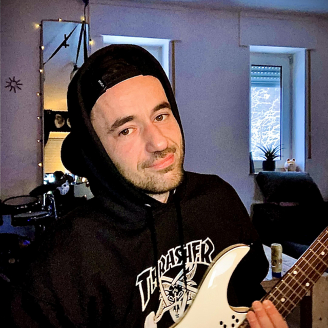 View MikayHerbaholic