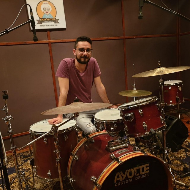 נוֹף Drummer 777