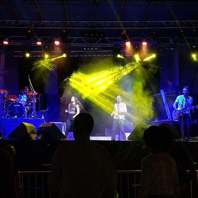 View Una banda